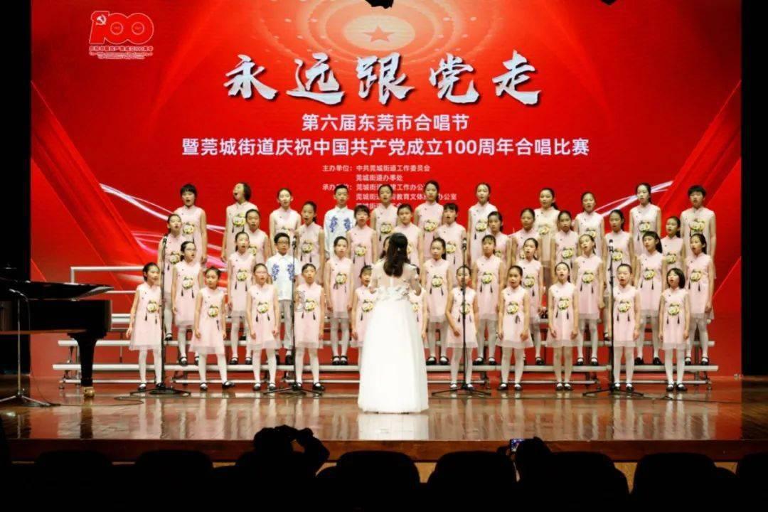 陈冠希晒一家三口看NBA,无滤镜下的皱纹抢镜,6岁女儿颜值瞩目