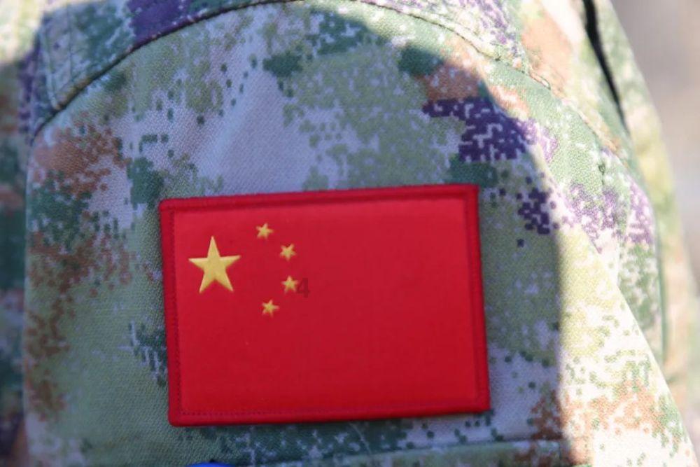 卡通红色汽车拼图