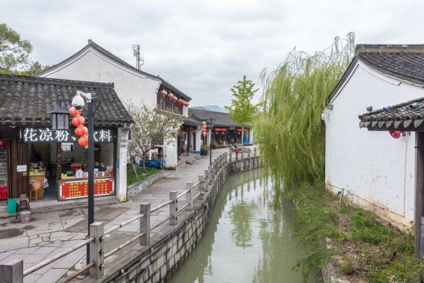 轮椅上的发明家自制轮椅惠及上万名残疾